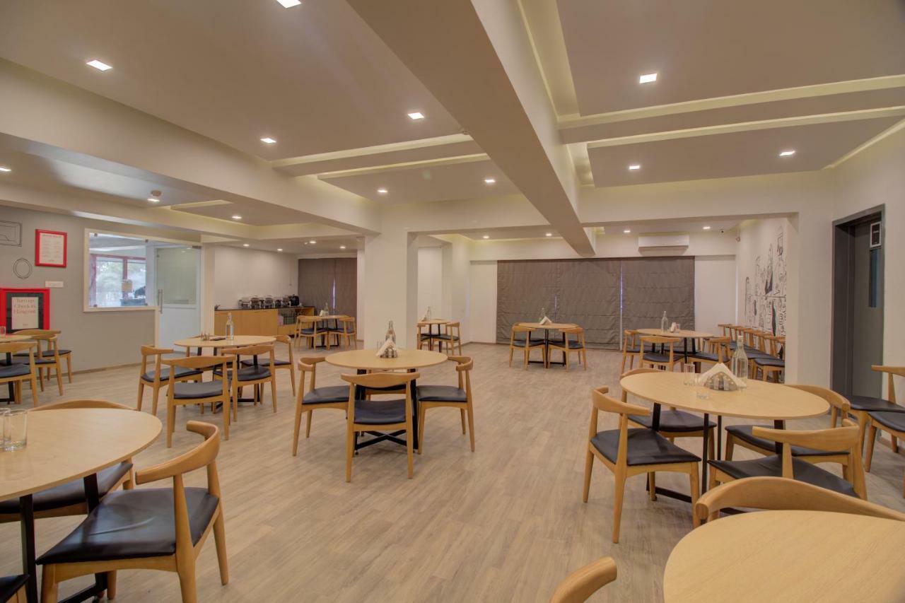 Townhouse Oak Kopar Khairane Navi Mumbai Formerly Ivy Hotel Екстериор снимка
