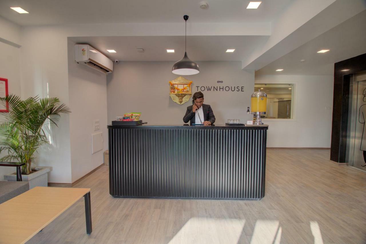 Townhouse Oak Kopar Khairane Navi Mumbai Formerly Ivy Hotel Екстериор снимка